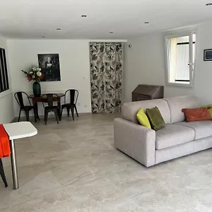 Appartement Superbe T2 Dans Entre Calanques Et Colline, Marseille